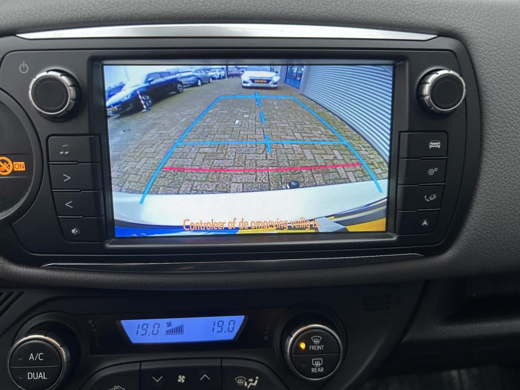 Toyota Yaris 1.5 hybrid dynamic bi-tone incl winterwielset