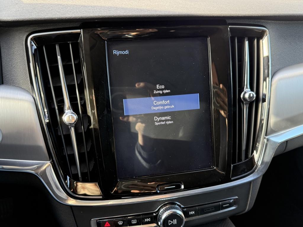 Volvo V90 t4 190pk momentum |adap.cruise| leder | trekhaak | stoel/stuurve