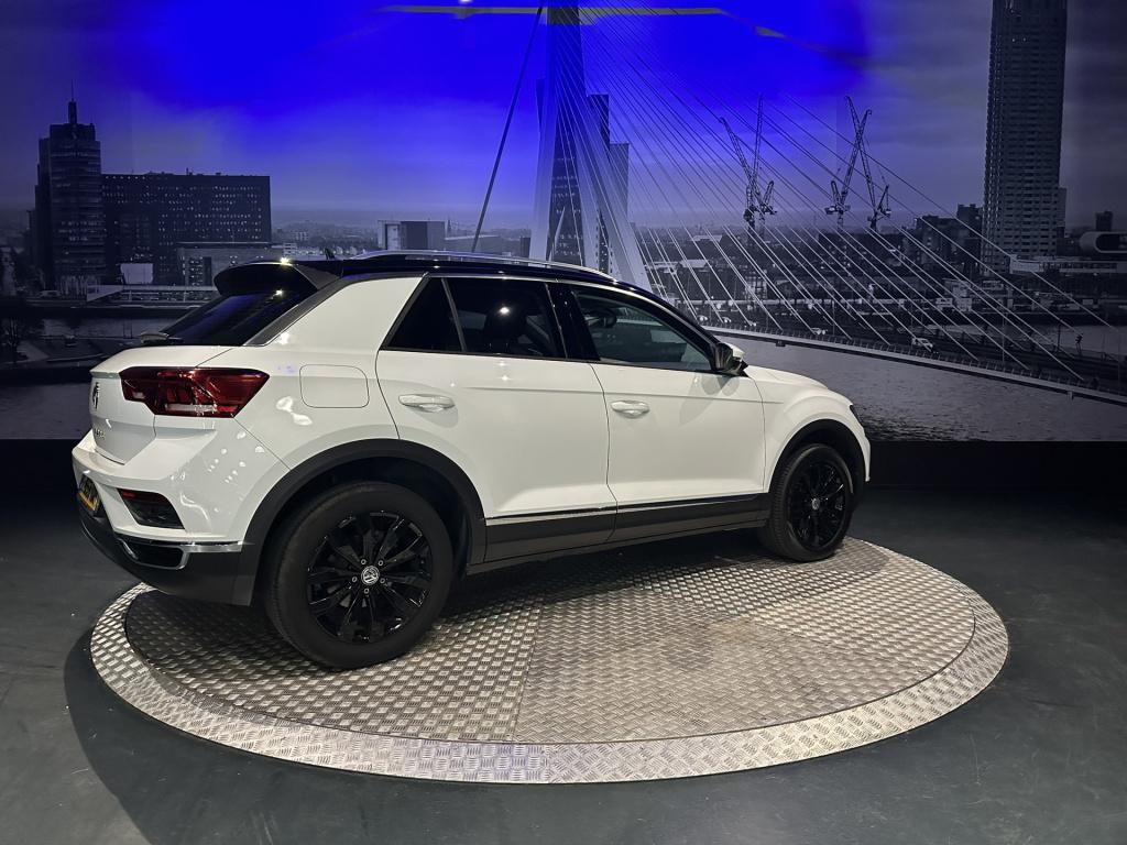 Volkswagen T-roc 1.5 tsi sport *camera*vitrual*winterpack*trekhaak*keyless*