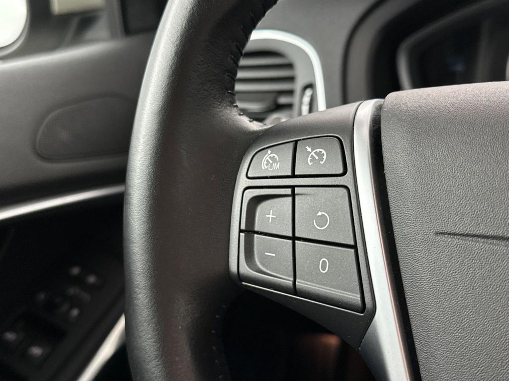 Volvo V40 2.0 t3 nordic+ | standkachel | stoelverwarming | cruise control |
