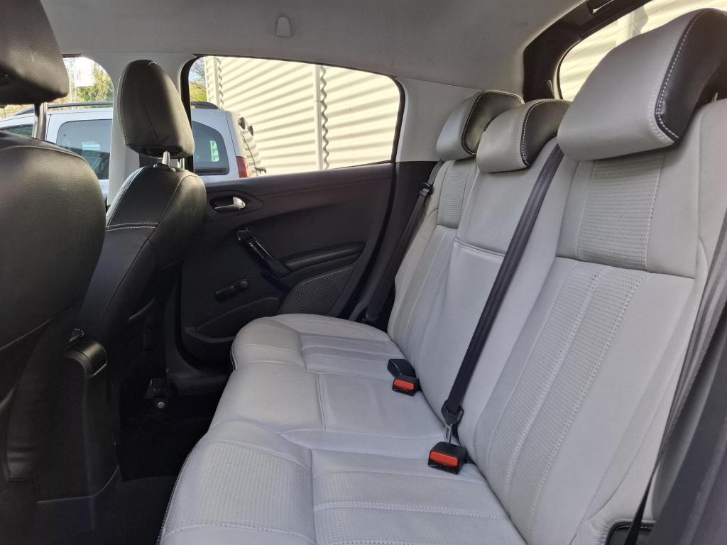 Peugeot 208 1.4 vti 95 griffe 5-drs navi/leer/clima