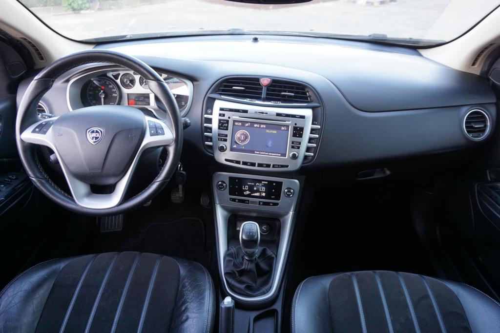Lancia Delta 1.4-16v oro climate / navi / cruise / parkeers. / elektr. rame