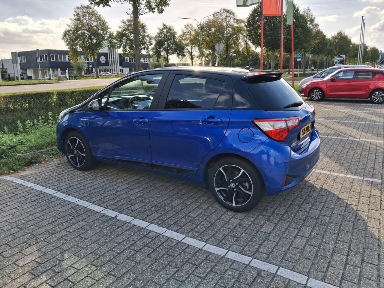 Toyota Yaris Hybrid 1.5 Bi-tone 2017