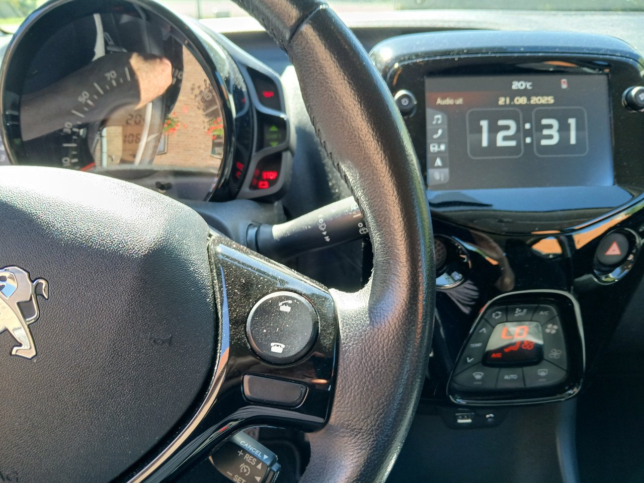 Peugeot 108 5 drs zwart met ecc