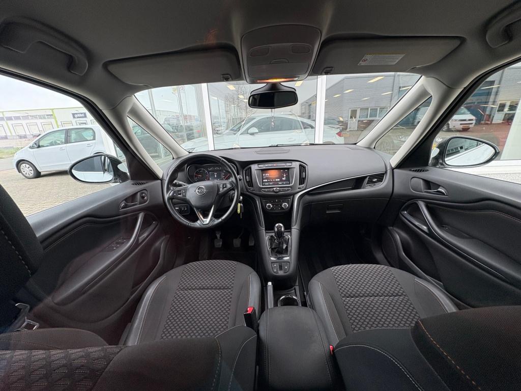 Opel Zafira tourer grijskenteken ! 2 persoons