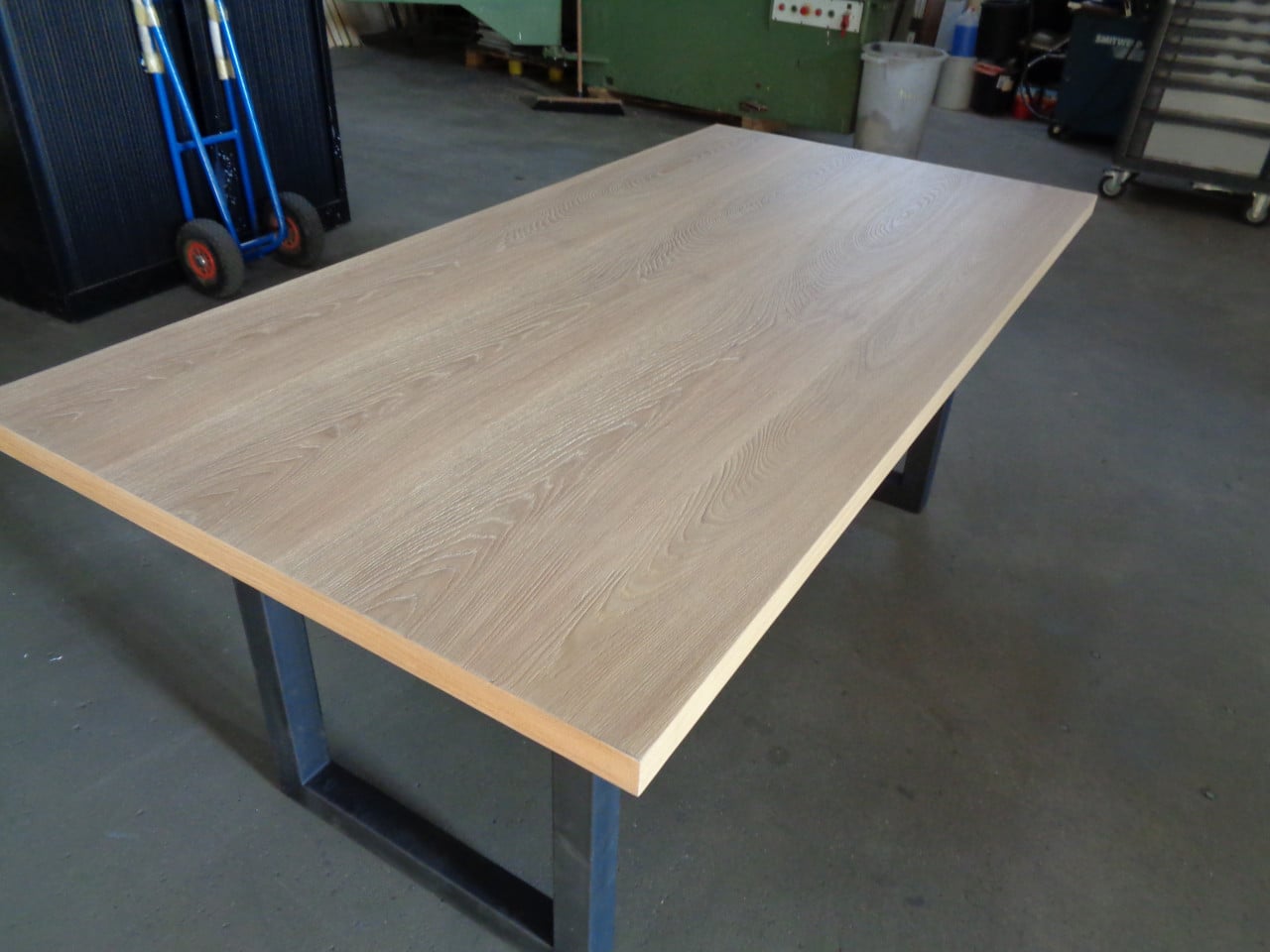 Nieuwe eetkamer tafels , industrieel .