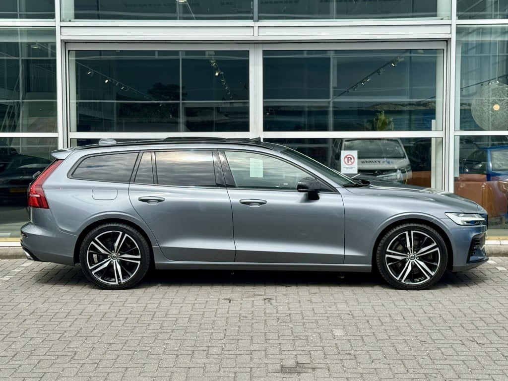 Volvo V60 t6 340pk recharge r-design| panodak| adap.cruise| 360camera| tre