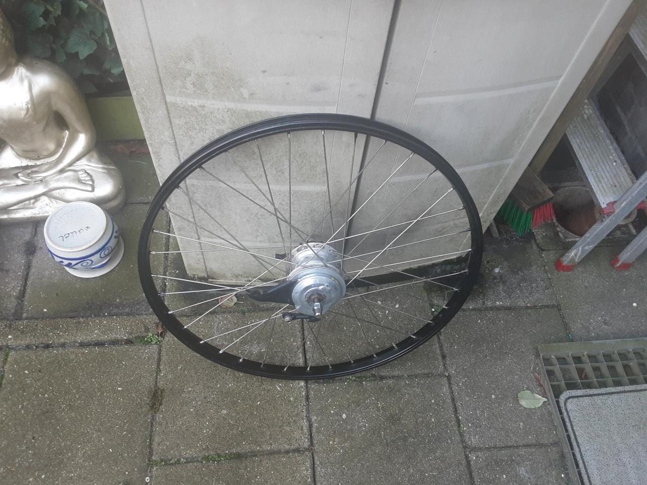26 x 1,75 inch nexus achterwiel, 7 speed,rollerbrake rem