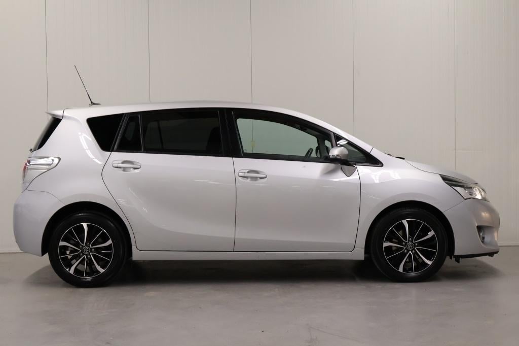 Toyota Corolla Verso 1.6 vvt-i skyv. ed.