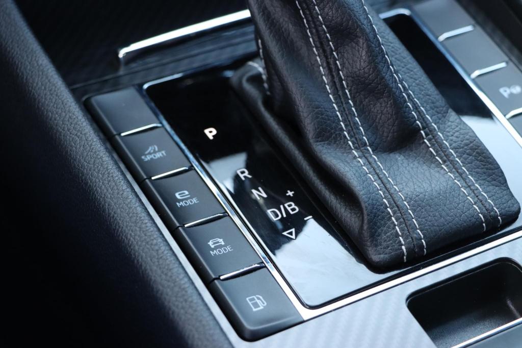 Skoda Superb combi 1.4 tsi iv sportline business 218pk dsg6 | memory | trek