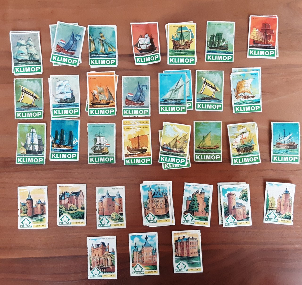 Grote selectie plaatjes luciferdoosjes o.a. vliegtuigen, oldtimers, schepen