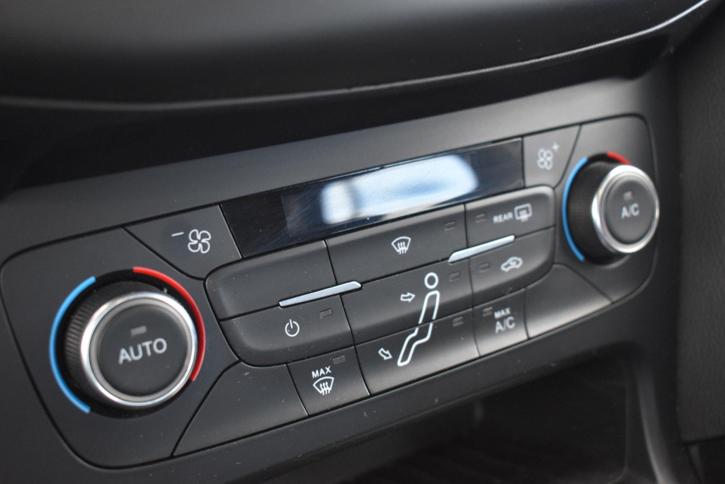 Ford Focus 1.0 titanium | cruise control | trekhaak | achteruitrijcamera | 