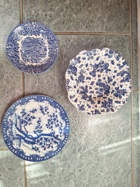 3 blauwe (schaal) bordjes