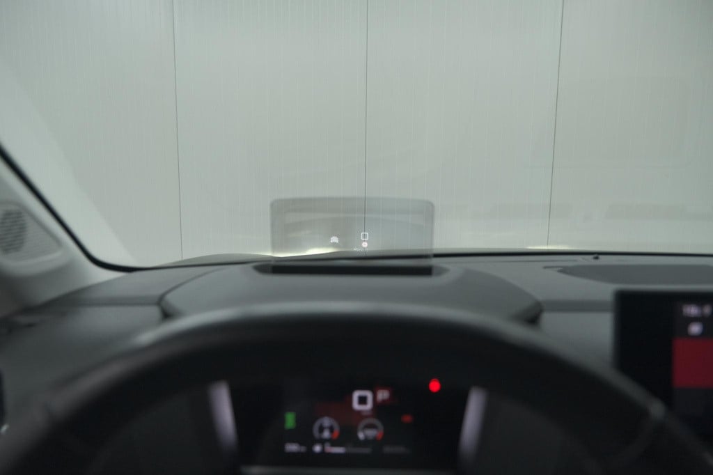 Citroen C4 puretech 130 eat8 shine | camera | head-up display | parkeersens