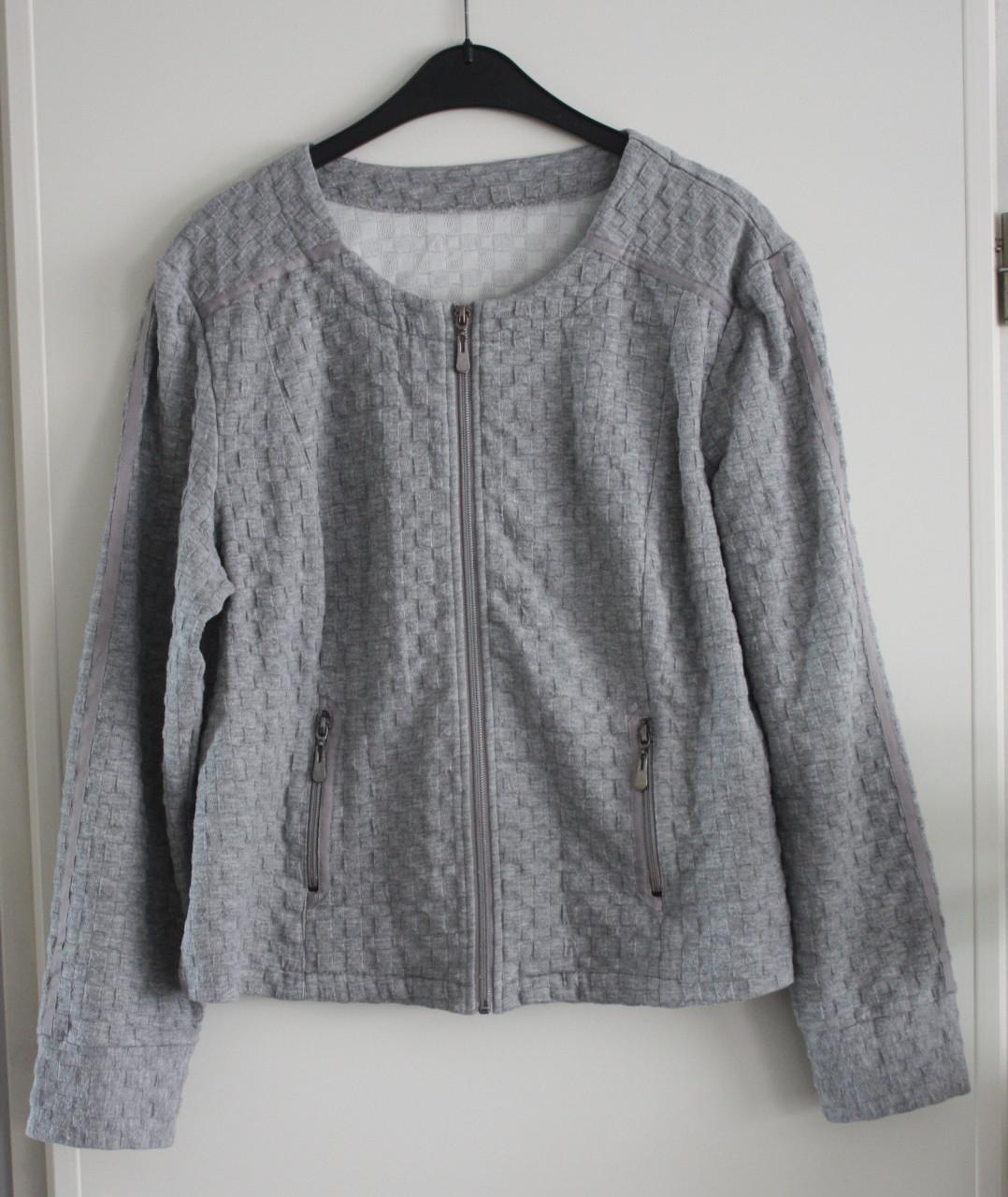 Grijze vest met rits maat L