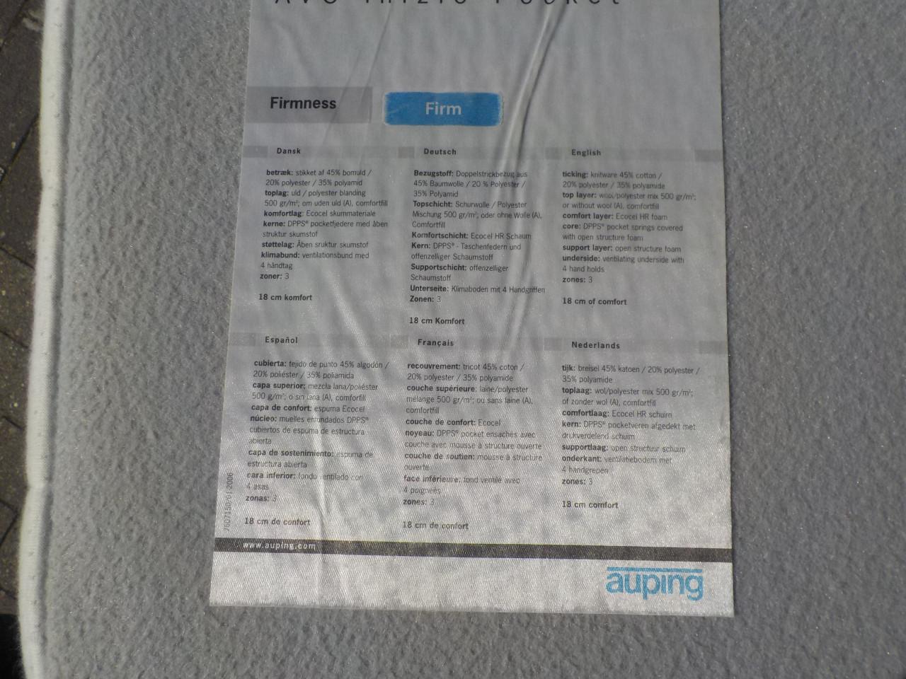 In vrijwel nieuw staat AUPING LEDIKANT + 2 verstelbare spiralen + 2 matrass