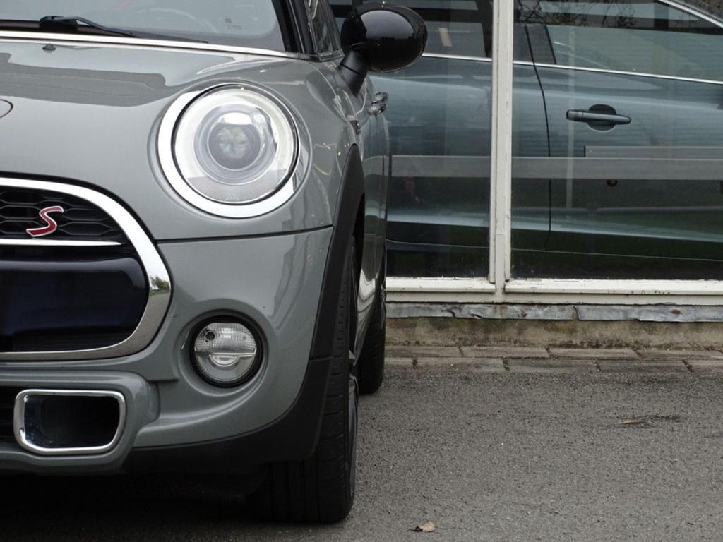 Mini Cooper mini 2.0 serious business 5-deurs | led | navi |18"