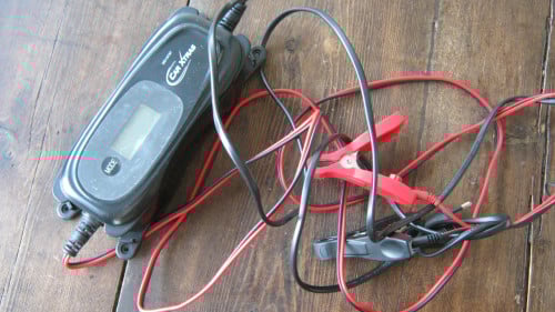 TE KOOP DRUPPELLADER  6/12 VOLT VOOR 10 EURO