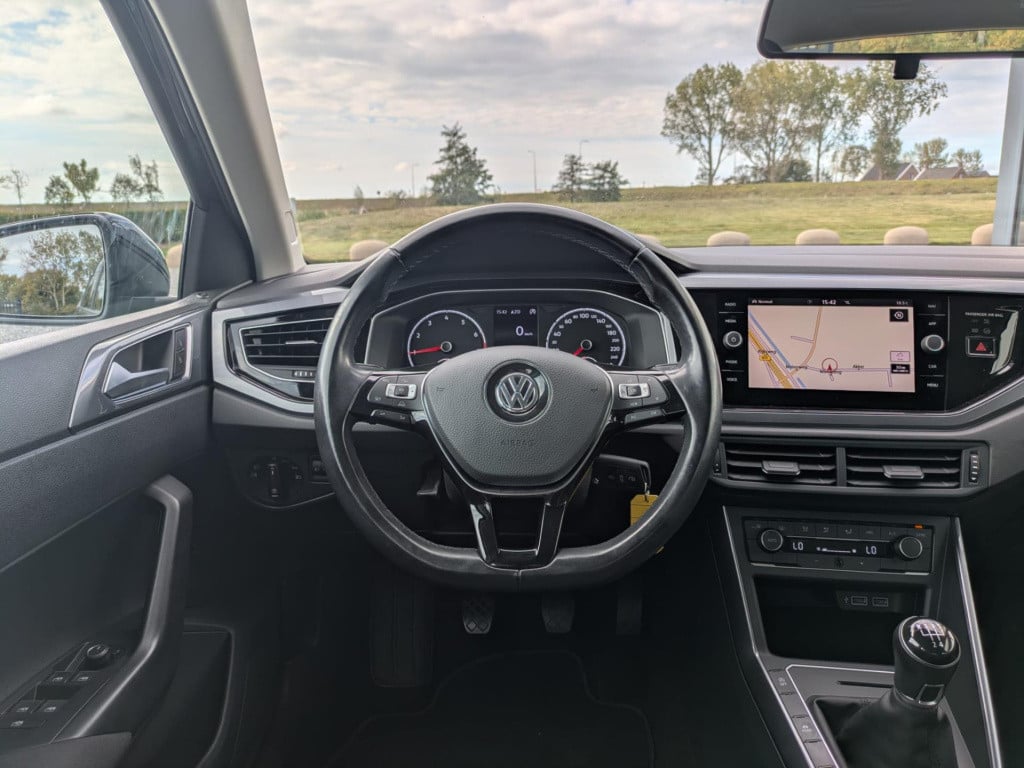 Volkswagen Polo 1.0 tsi highline | adaptieve cruise control | carplay | nav