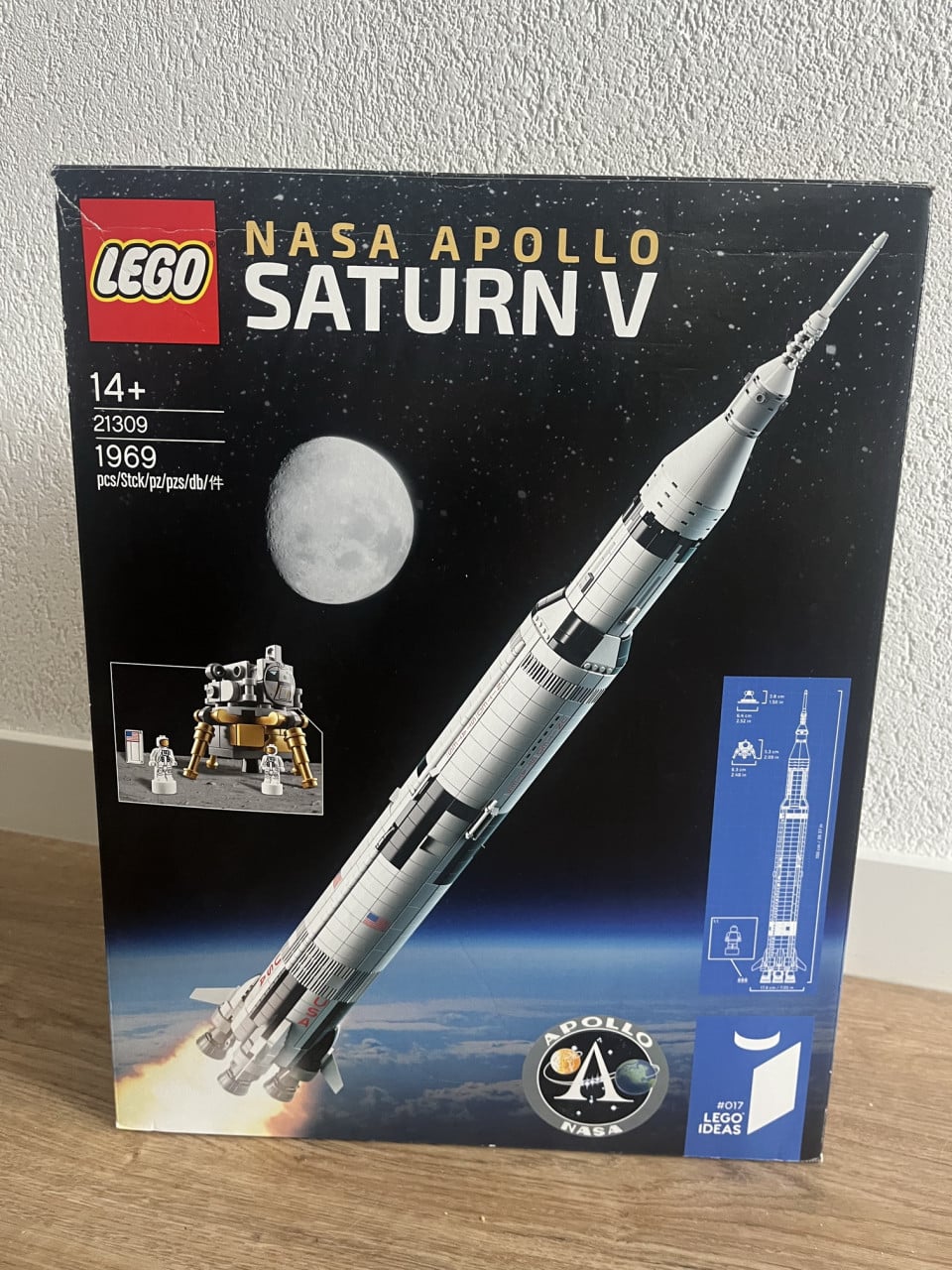 LEGO 21309 - Saturn V