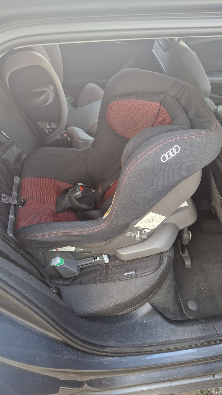 Audi kinderzitje met ISOfix basis en maxicosi