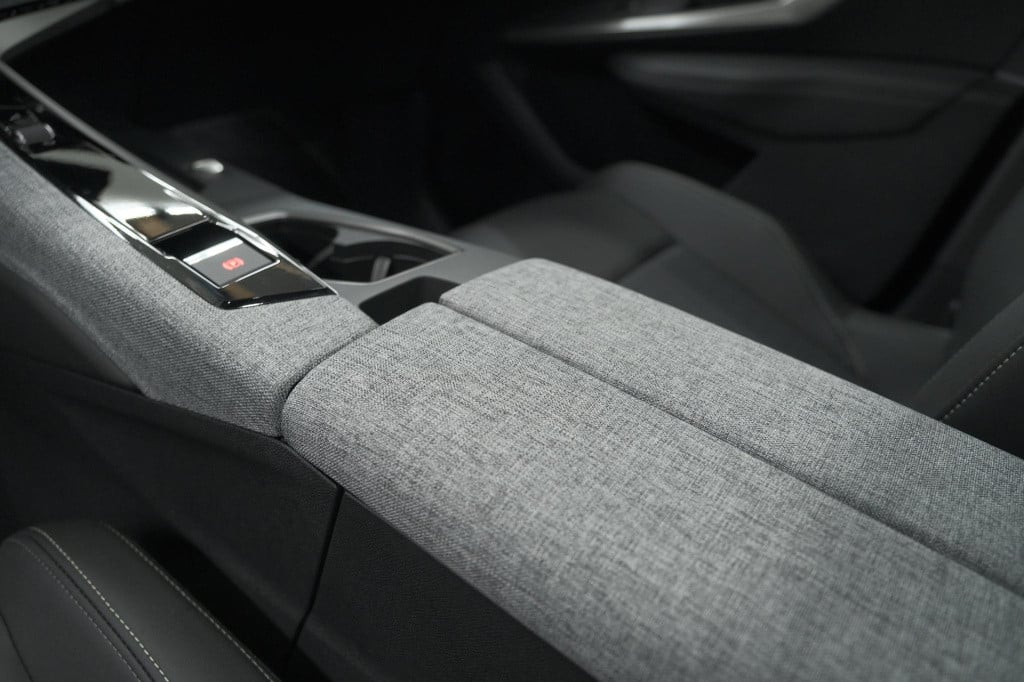 Peugeot 5008 1.2 hybrid 145 gt | panoramadak | camera | elektrische achterk