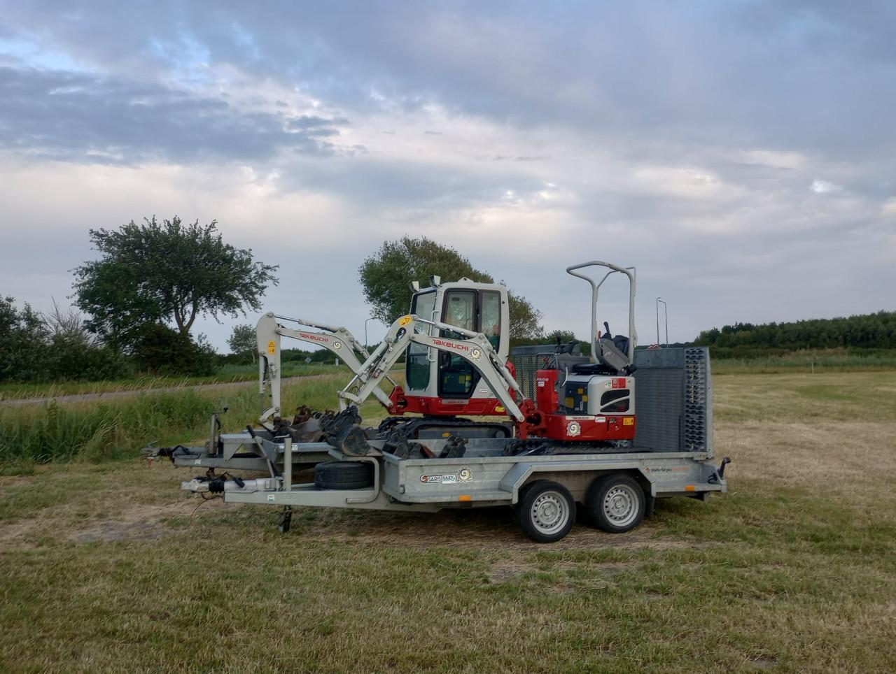 1 tonner mini graver Te Huur