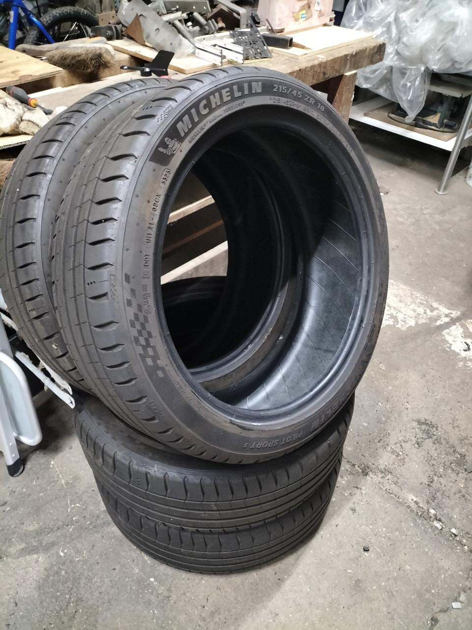 4x Michelin Pilot Sport 215/45 ZR18 93Y zomerbanden