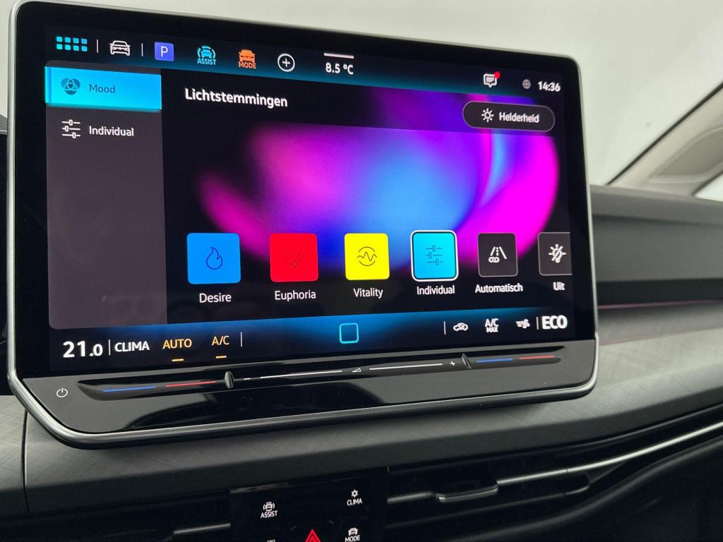 Volkswagen Golf life edition 204 pk plug in hybride