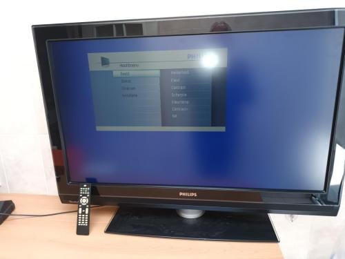 KOOPJE Philip 42 inch ( 107 cm ) LCD TV, type 42PFL7662, in nette staat