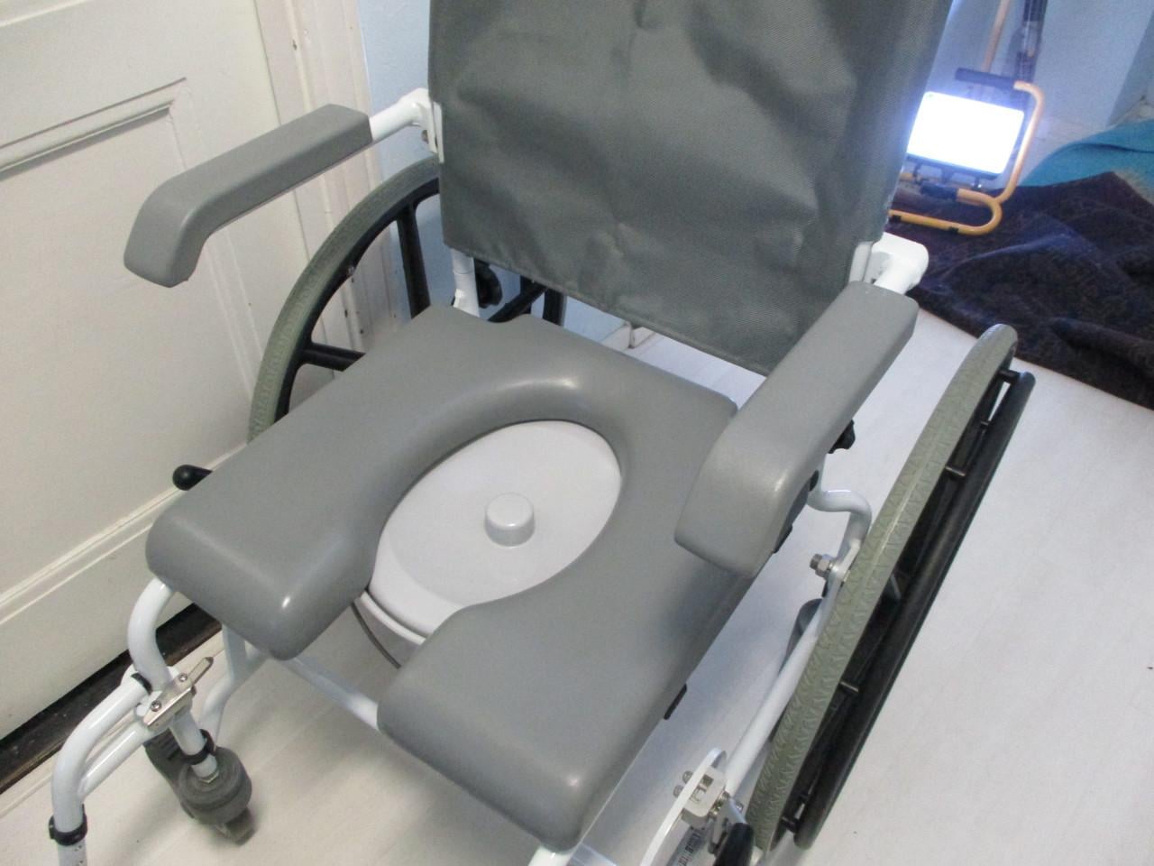 DRIVE  Duomotion douche / po / rolstoel  in nieuwstaat