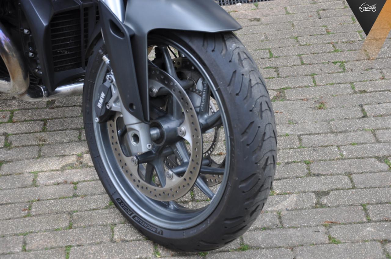 BMW R1200R 2012 met 33200 kilometers!