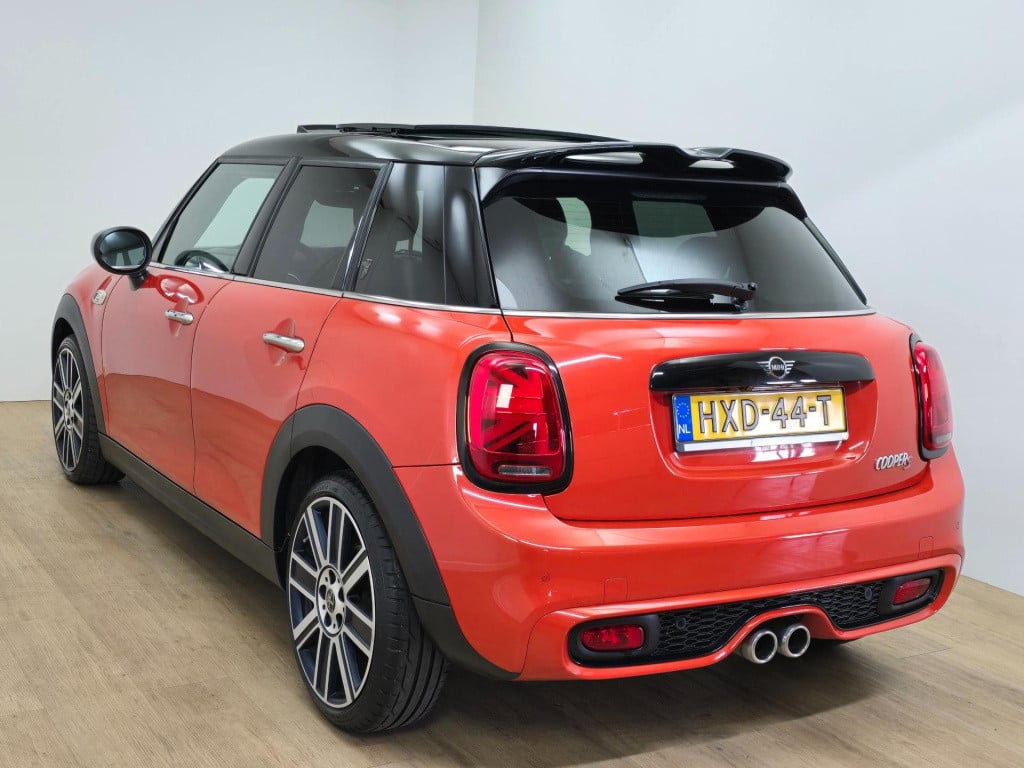 Mini Cooper mini occasion 2.0 automaat | 5 deurs en maar 1 van in nl | twee