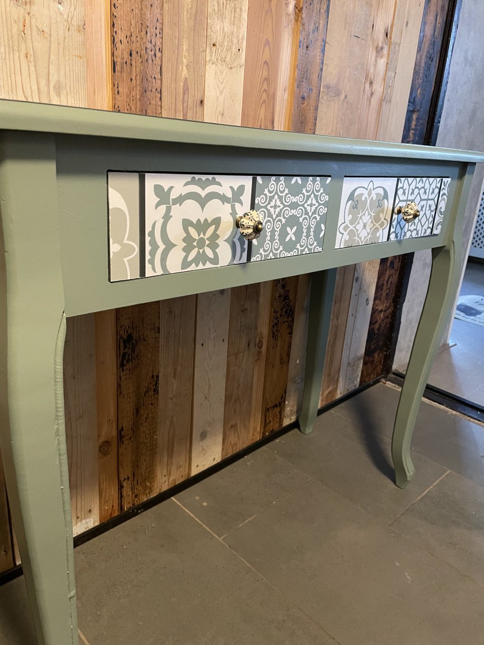 Unieke Sidetable- Een Eyecatcher Voor Elk Interieur.