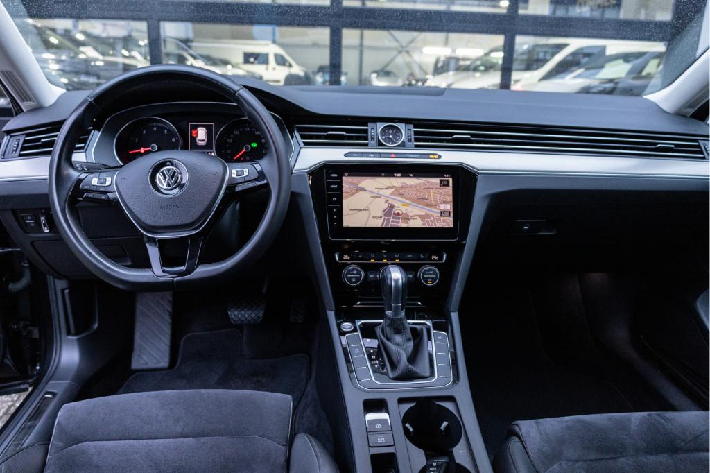 Volkswagen Passat variant 1.8 tsi highline 180 pk nav i trekhaak i acc i ap
