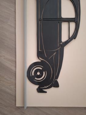 Citroën 2CV aan de wand
