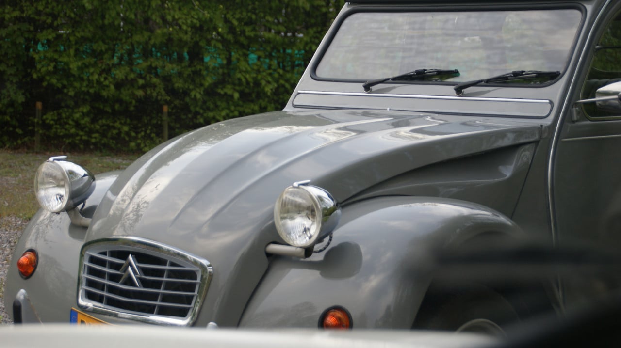 Rijd deze zomer stijlvol door Zeeland in een 2CV!