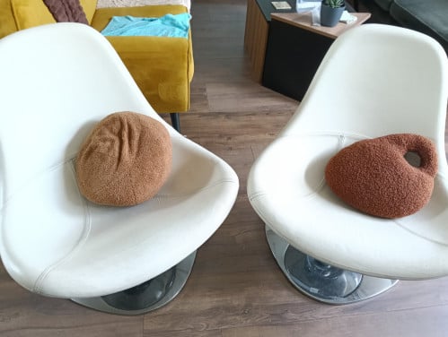 2 Lederen kuipstoelen kleur cremewit