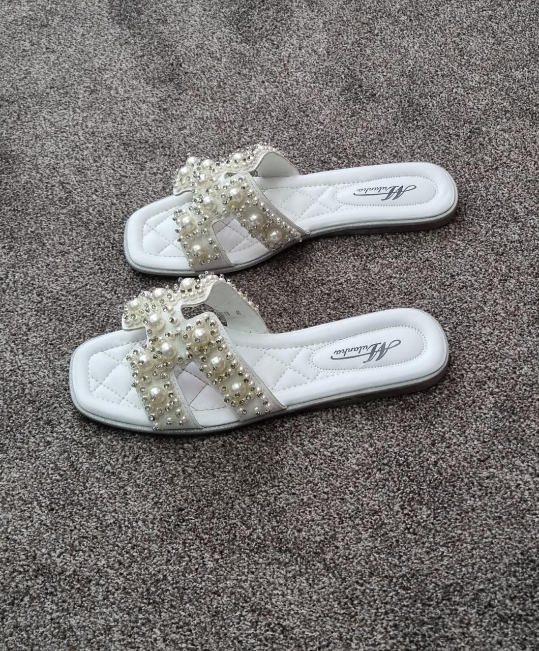 Nieuwe dames slipper maat 41