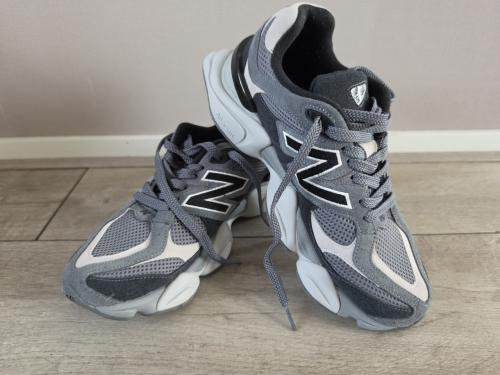 New Balance 9060.  Black/Castlerock/Grey.maat 43 vallen kleiner