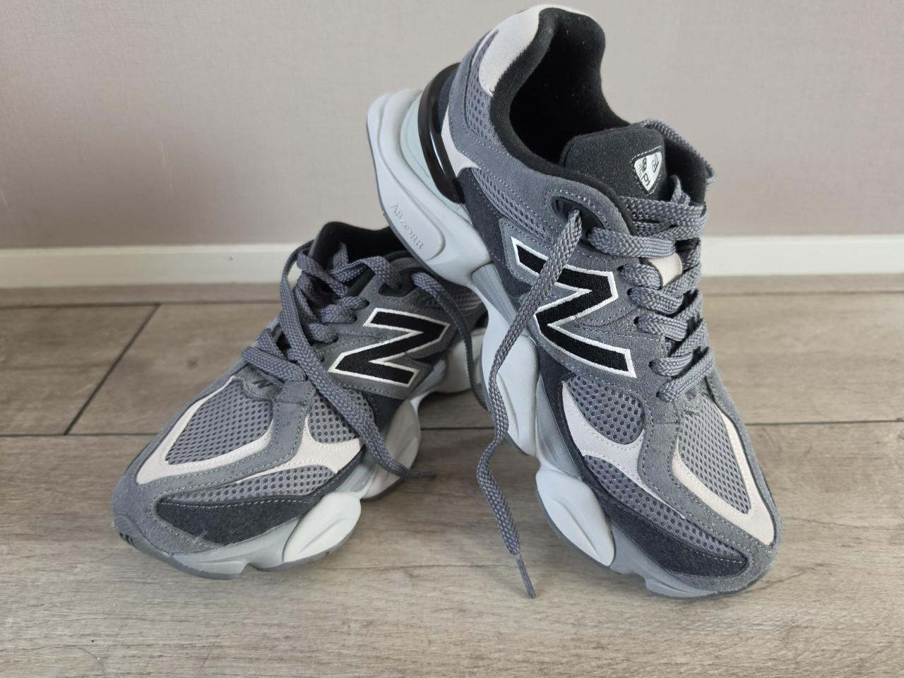 New Balance 9060.  Black/Castlerock/Grey.maat 43 vallen kleiner