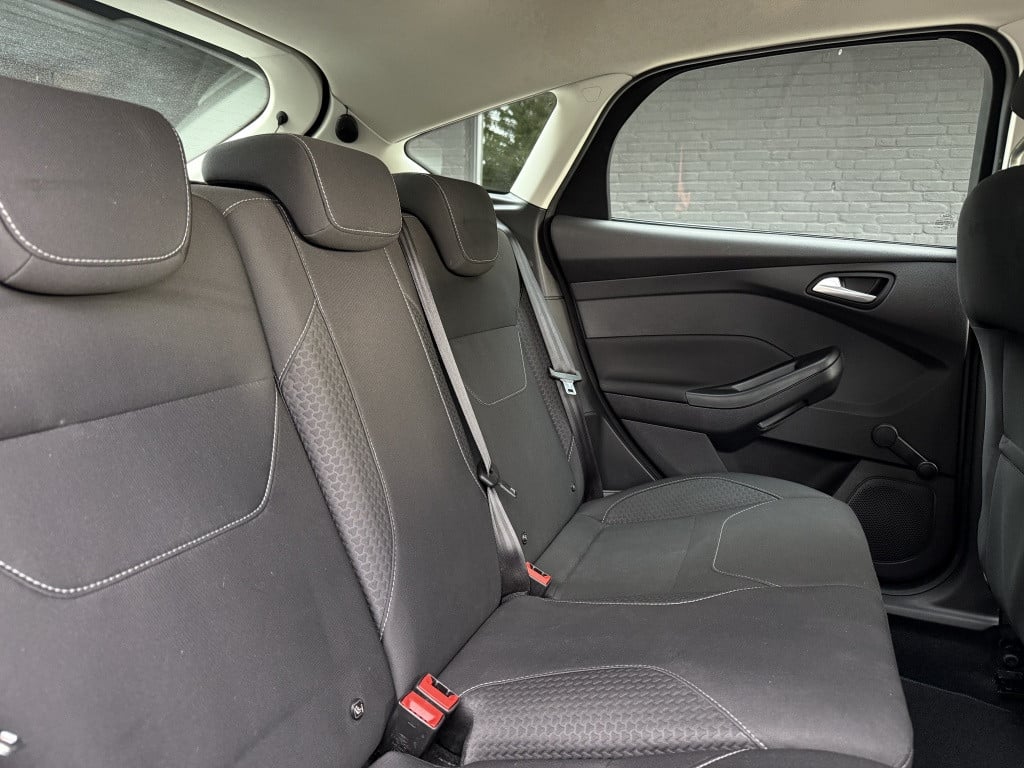 Ford Focus 1.0 titanium edition // nieuwe distributie + grote beurt //