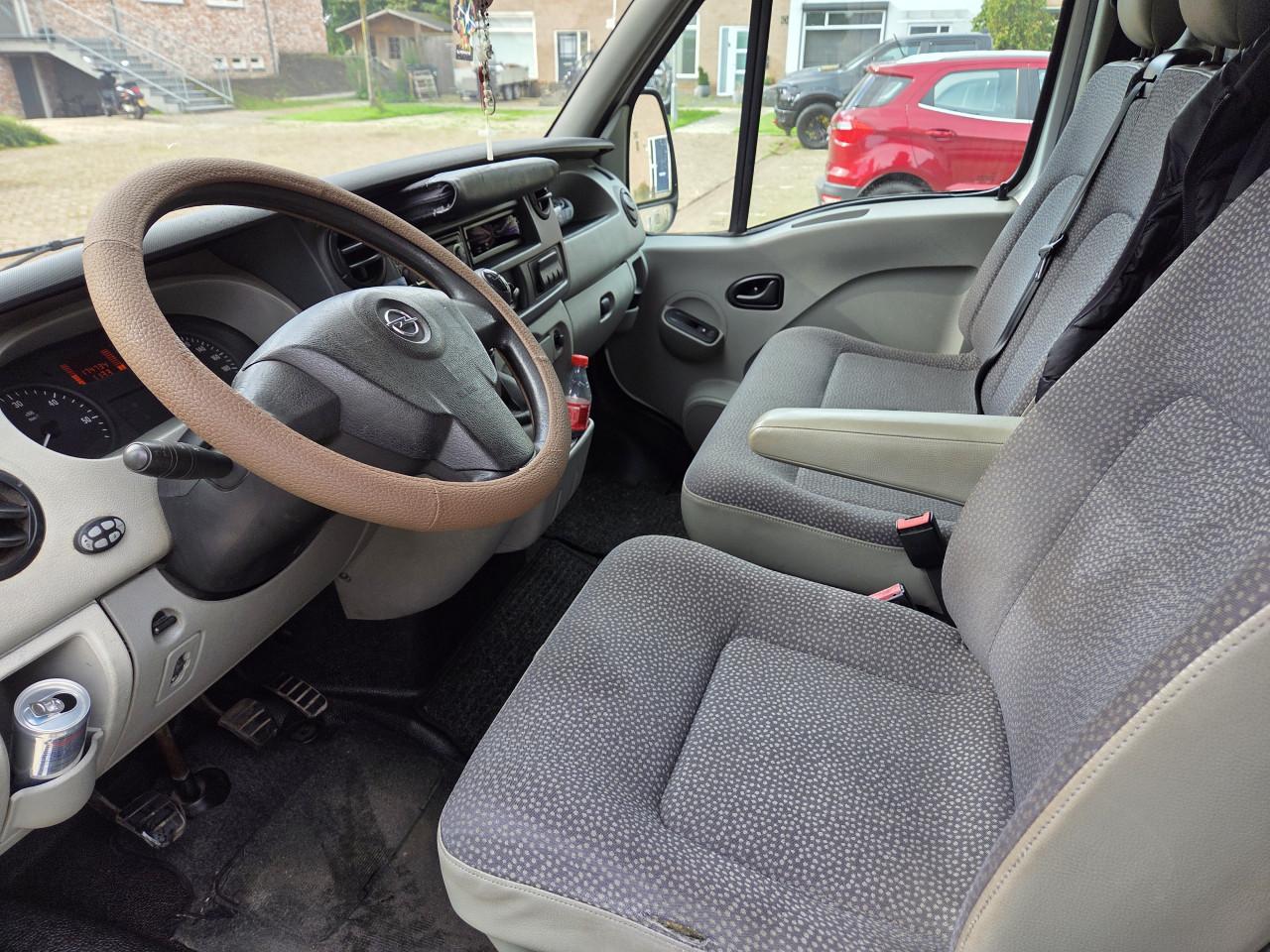 Opel movan 2.5cdti 74 kw l1h1 2007
