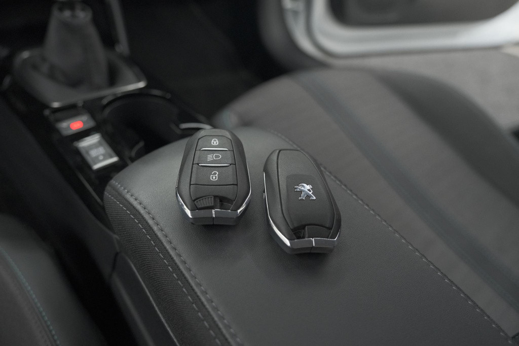 Peugeot 208 puretech 100 allure | adaptieve cruise control | camera | apple