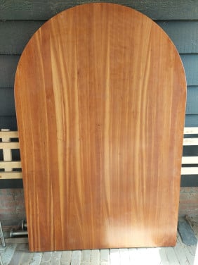Keukentafel, 3 barkrukken.