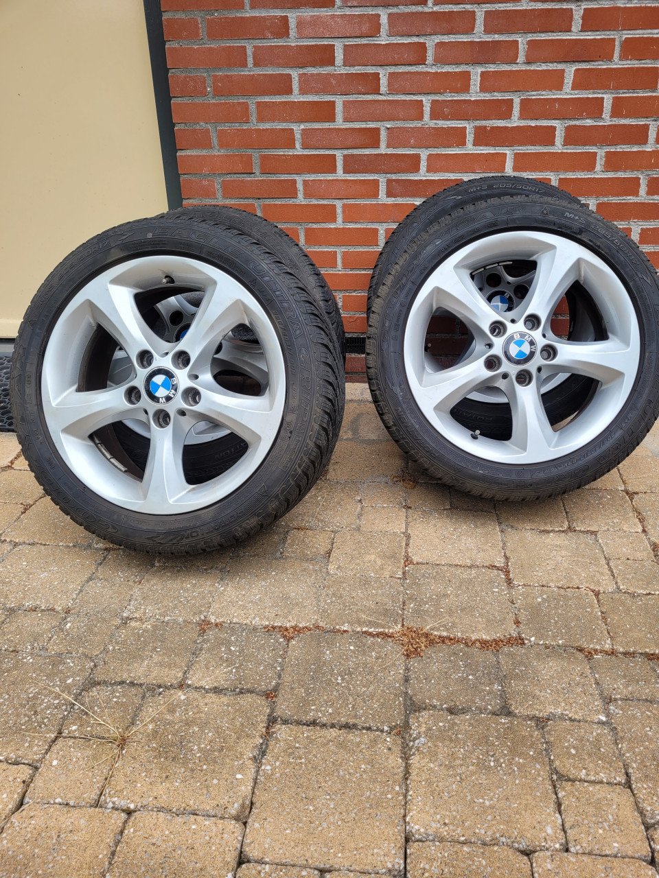 Mooie 17 inch bmw lichtmetalen velgen met banden.