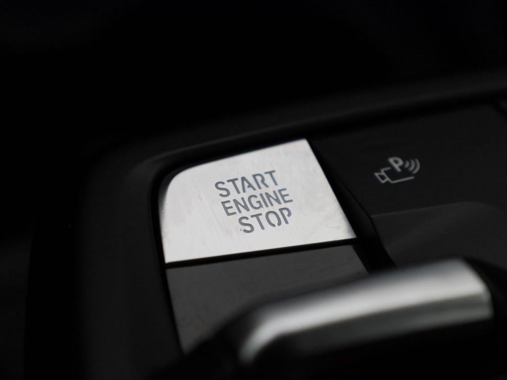 BMW X1 xdrive25e | automaat | lmv | parkeer sensoren | virtual cockpit | ca