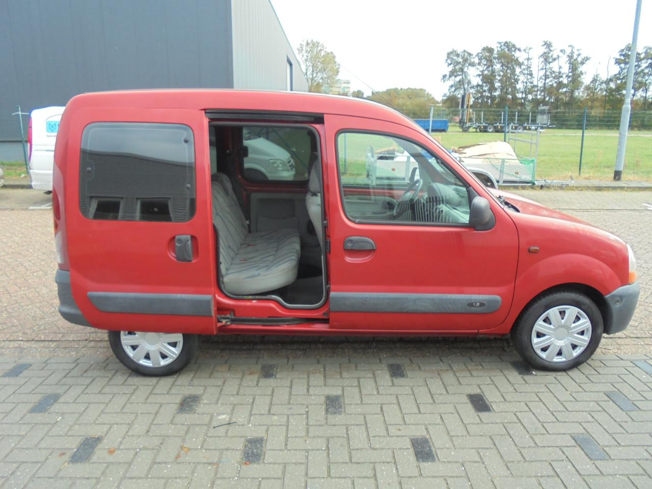 Renault Kangoo 5 persoons benzine ,echte werkauto ,apk t/m juni 2026