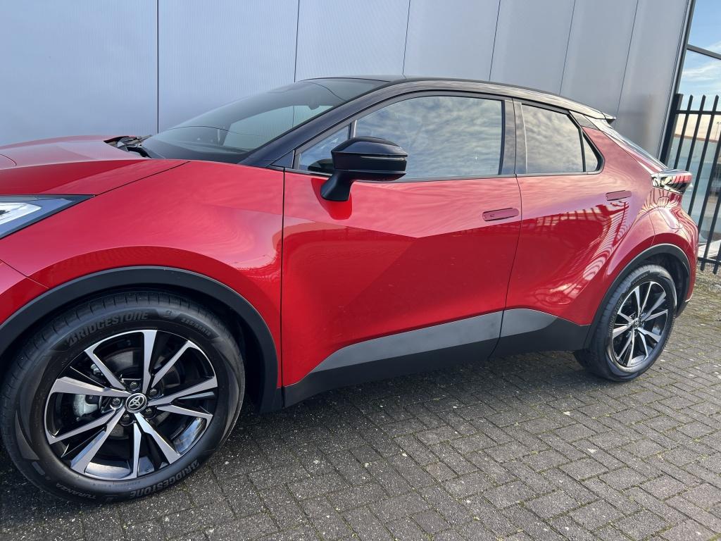 Toyota C-hr 1.8 hybr 140 first