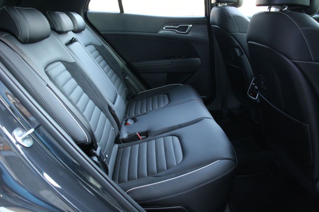 Kia Sportage 1.6 t-gdi hybrid gt-plusline | direct leverbaar | 1650 trekgew